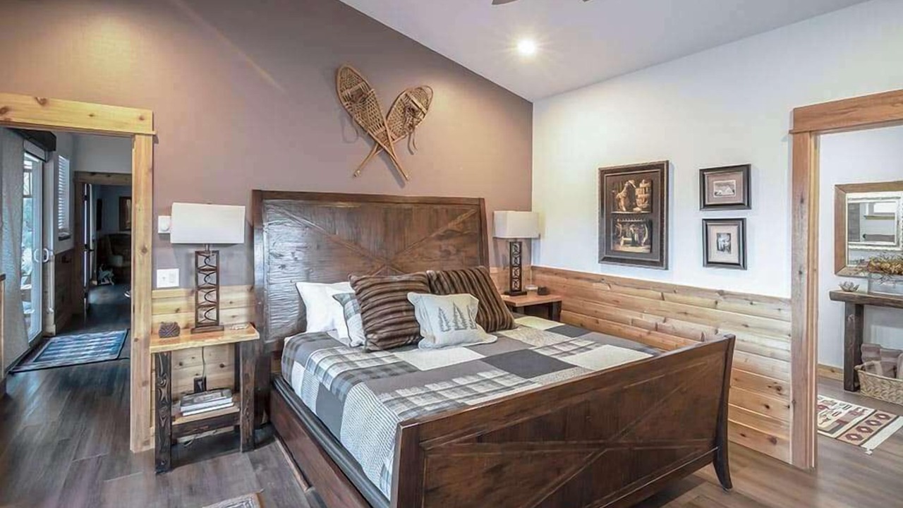 Photo of Others in Emigrant