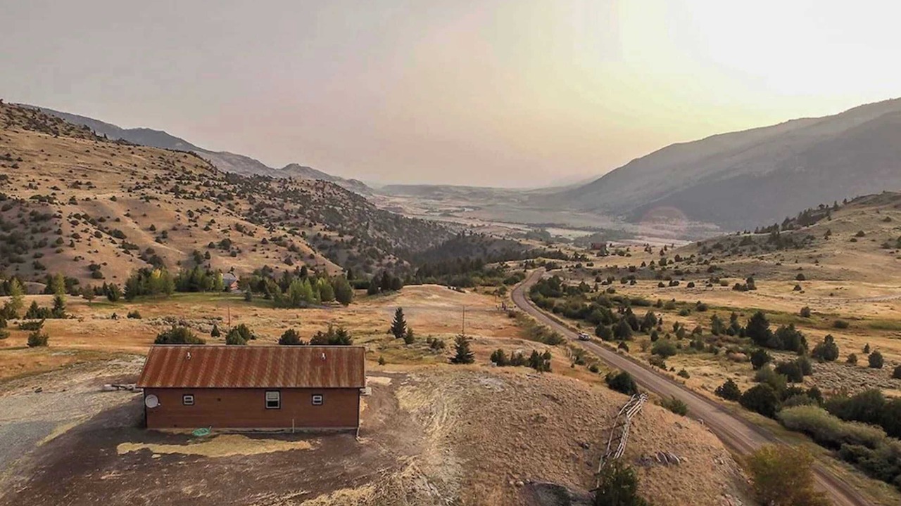 Photo of Others in Emigrant