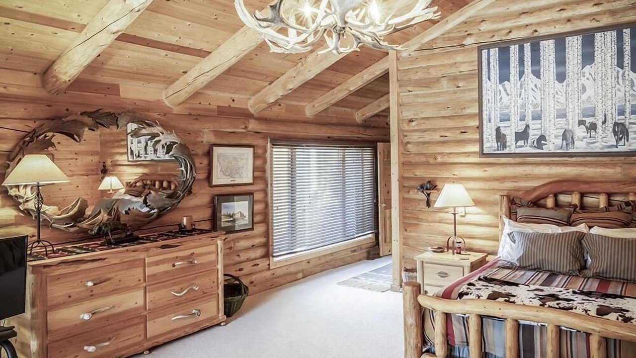 Photo of Others in Emigrant