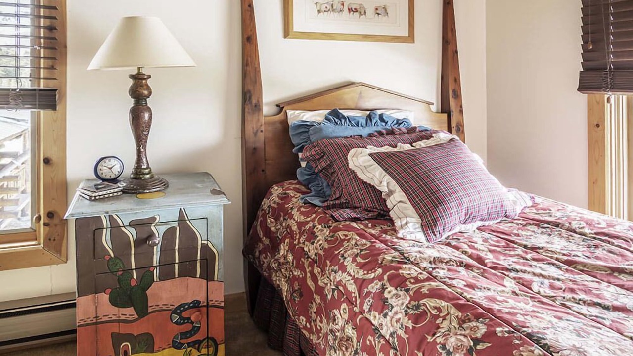 Photo of Others in Emigrant