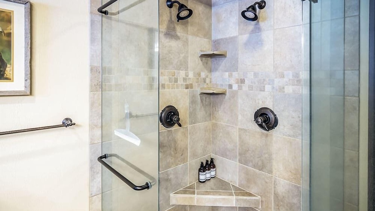 Photo of Others in Emigrant