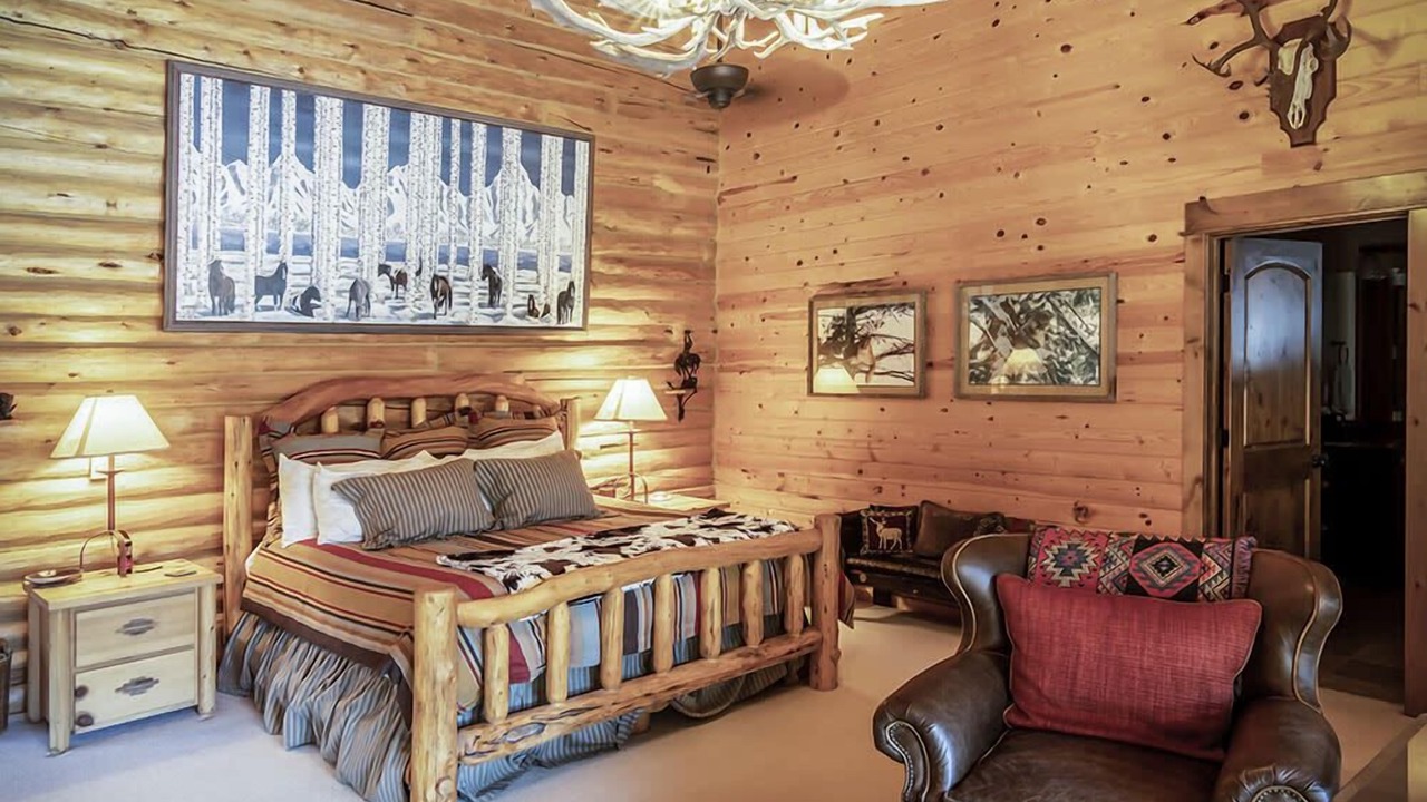 Photo of Others in Emigrant