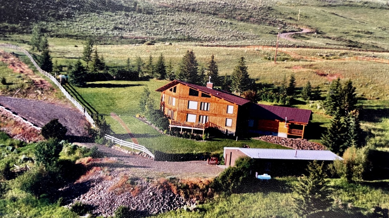 Photo of Others in Emigrant