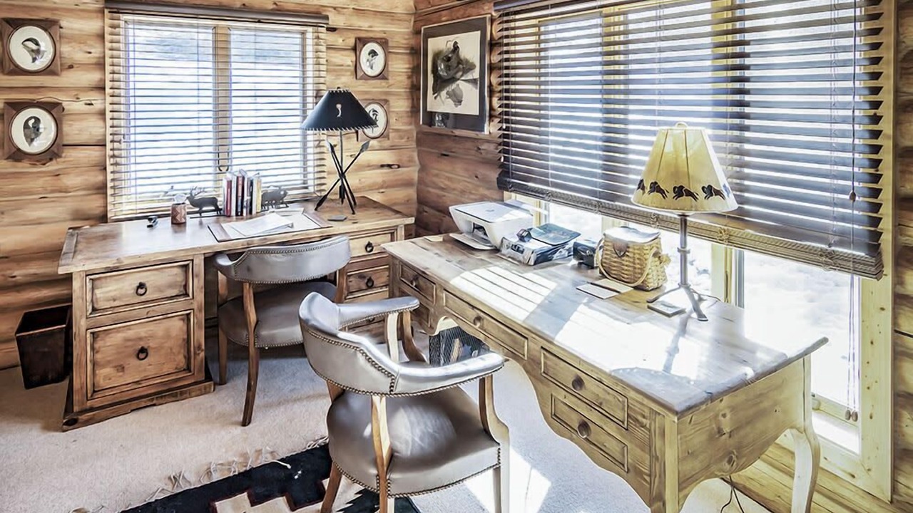 Photo of Others in Emigrant