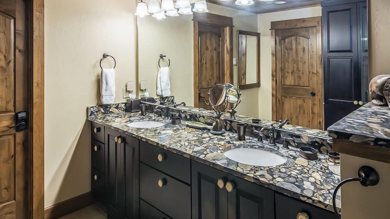 Photo of Others in Emigrant