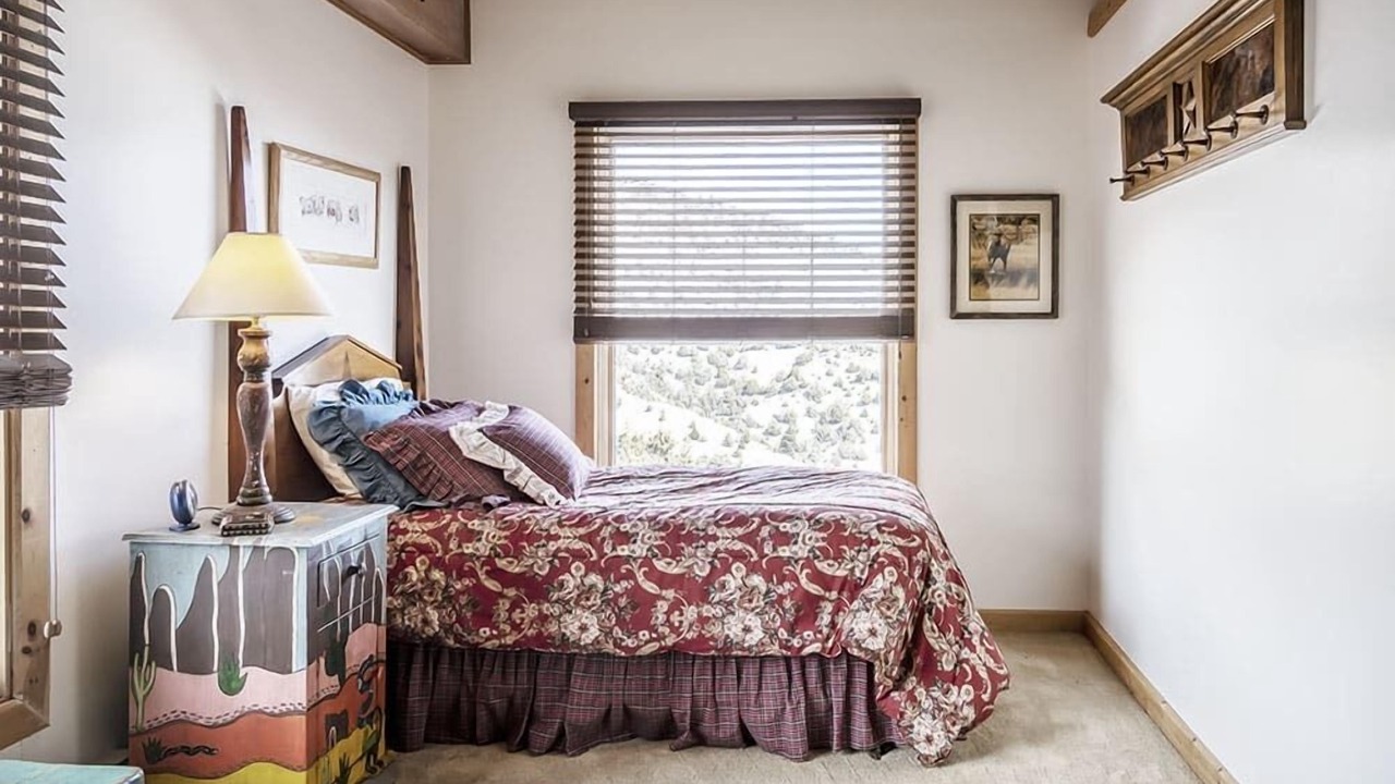 Photo of Others in Emigrant