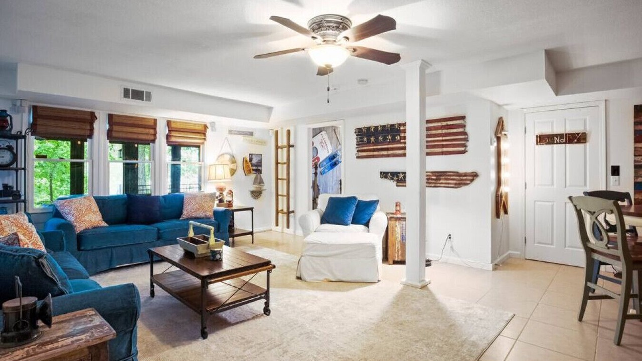 Photo of Livingroom in Gainesville