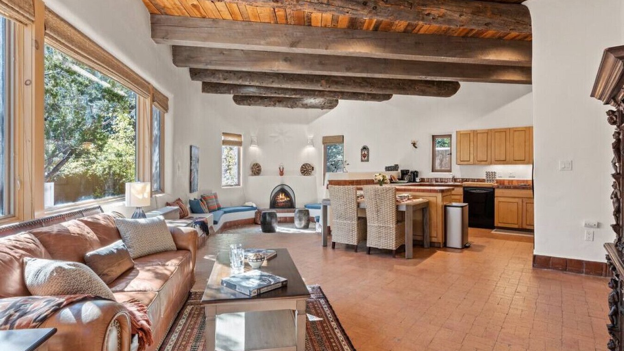 Photo of Livingroom in Northeast Santa Fe