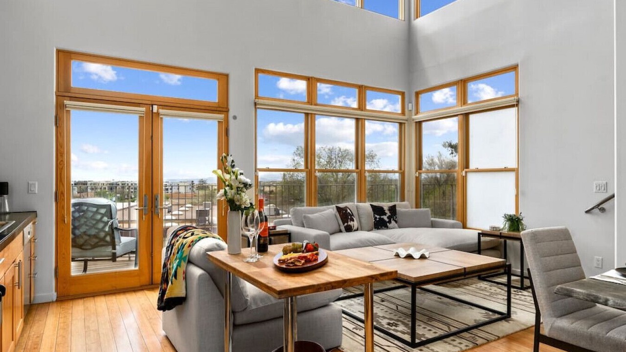 Photo of Livingroom in South Capitol