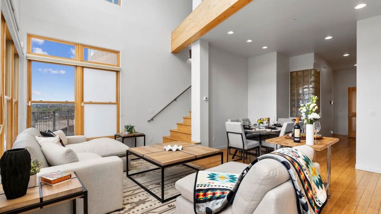 Photo of Livingroom in South Capitol