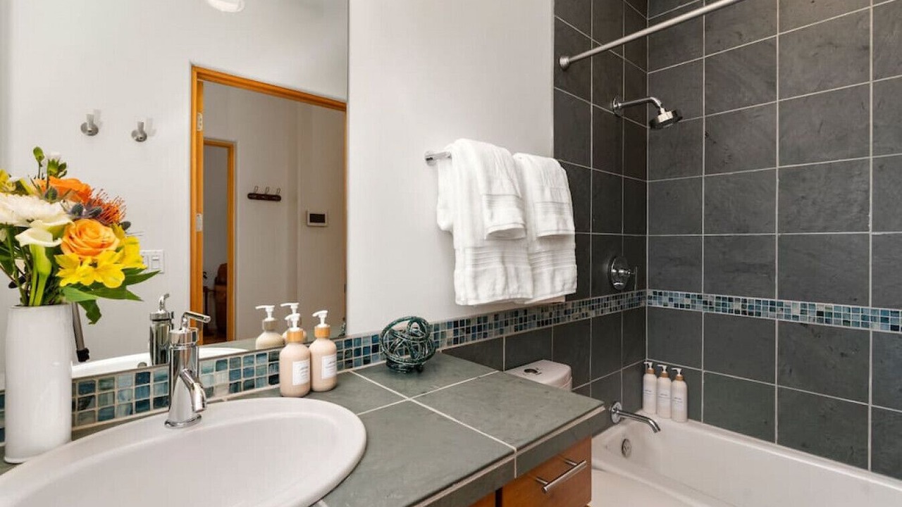 Photo of Bathroom in South Capitol