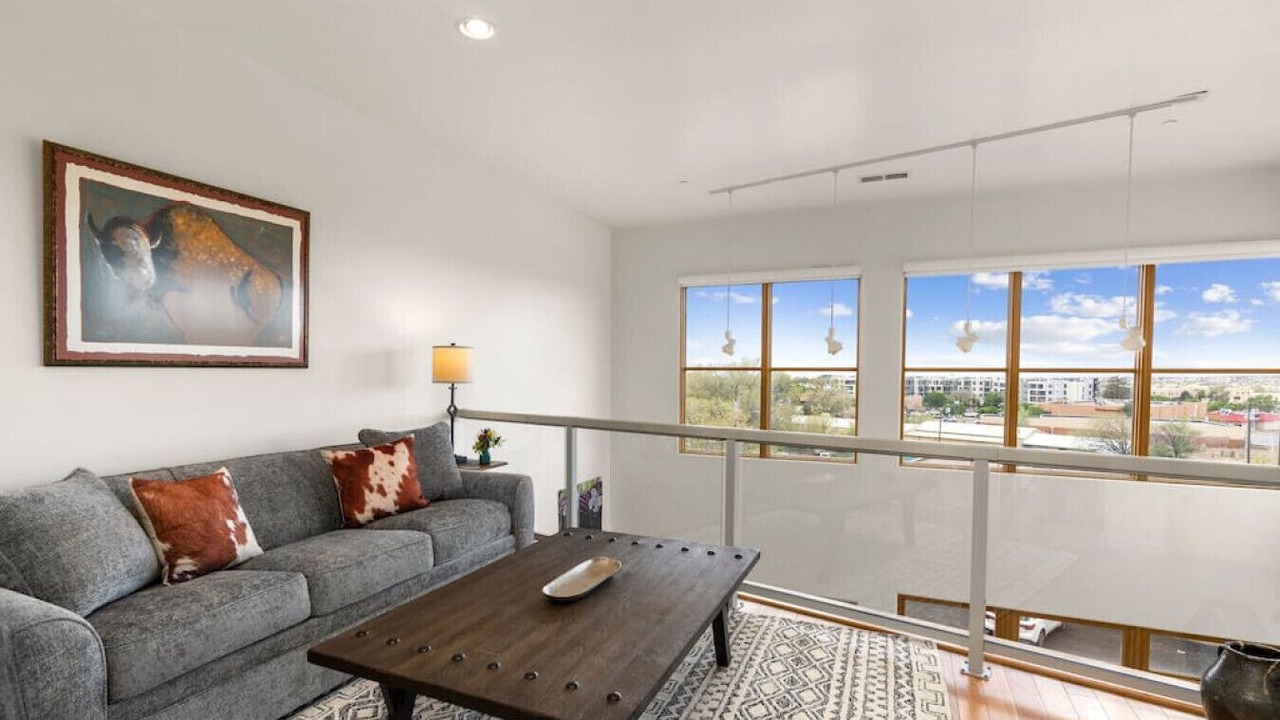 Photo of Livingroom in South Capitol