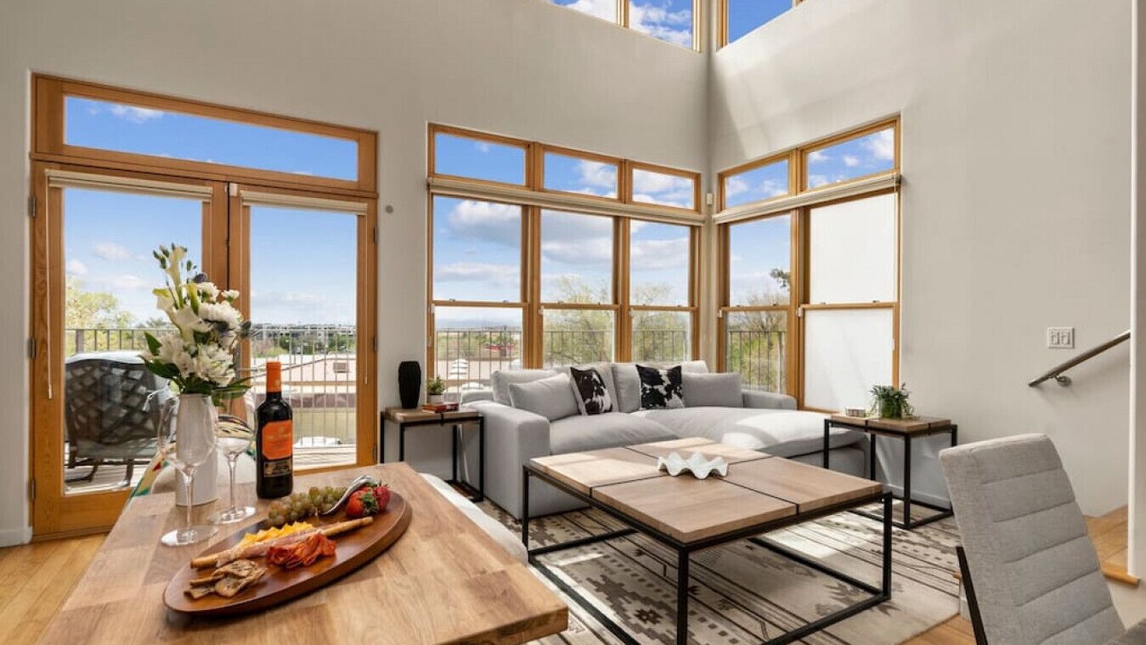 Photo of Livingroom in South Capitol
