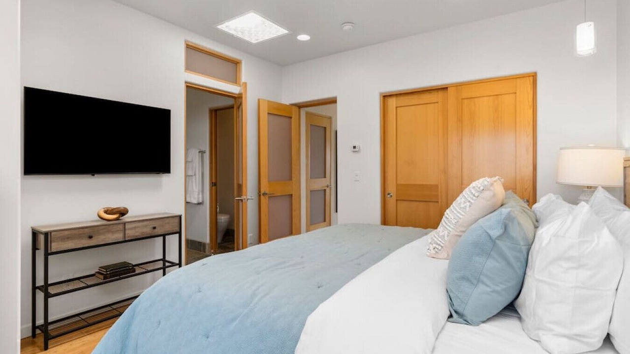 Photo of Bedroom in South Capitol