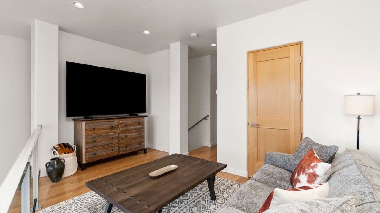 Photo of Livingroom in South Capitol