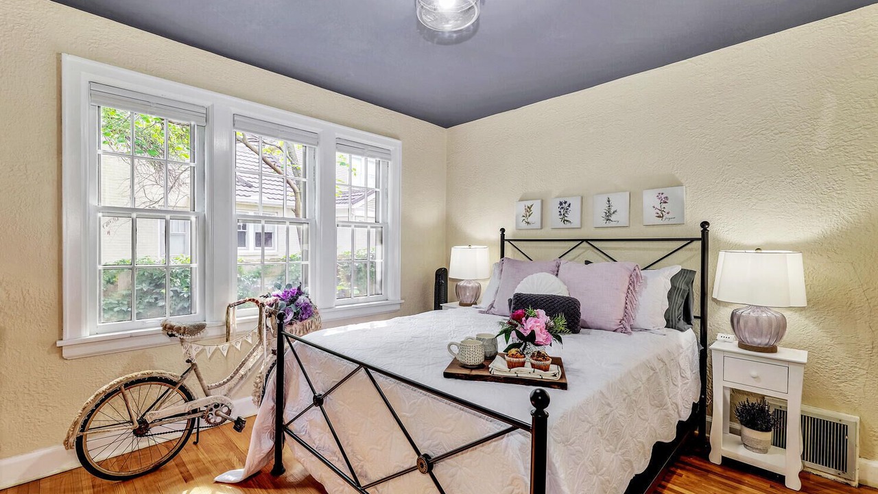 Photo of Bedroom in Sleepy Hollow