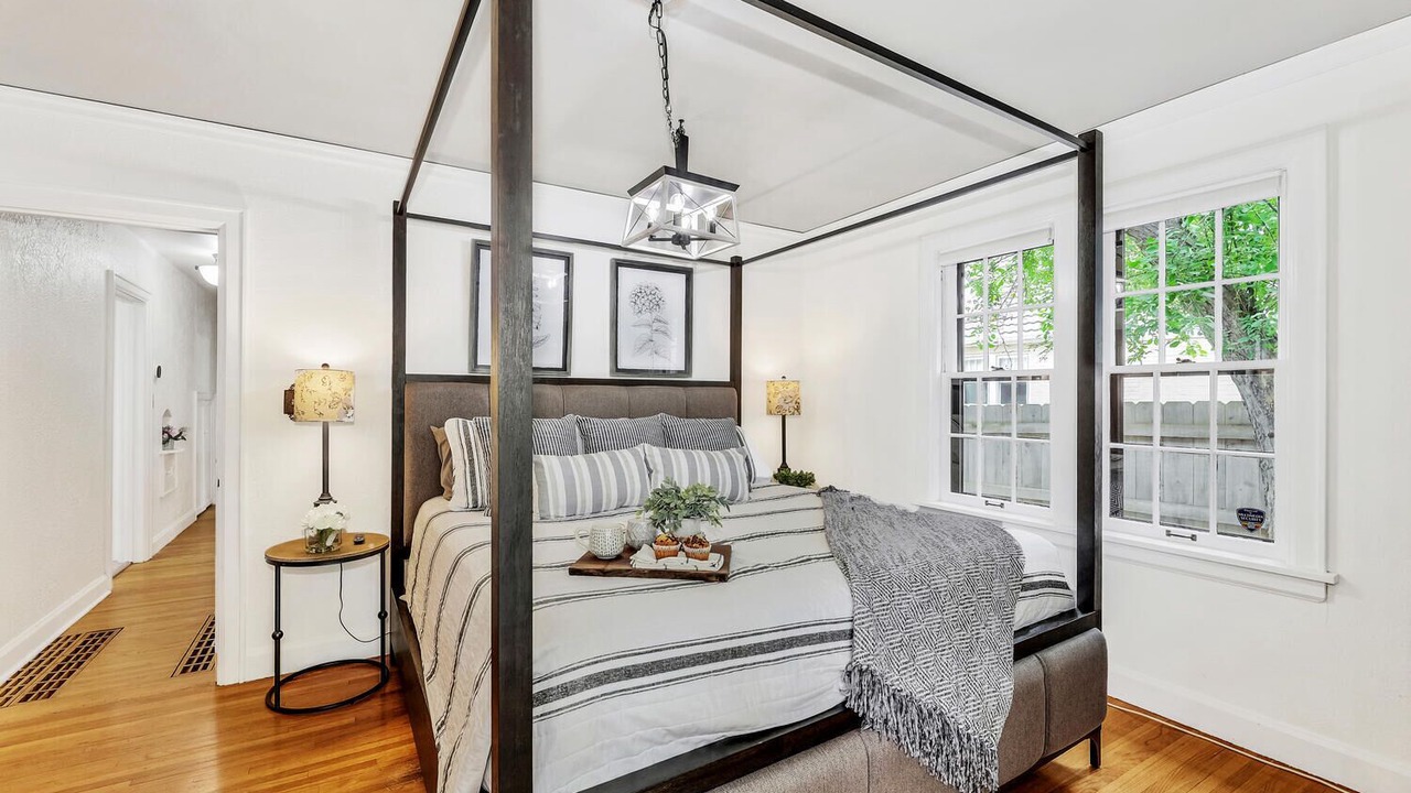 Photo of Bedroom in Sleepy Hollow