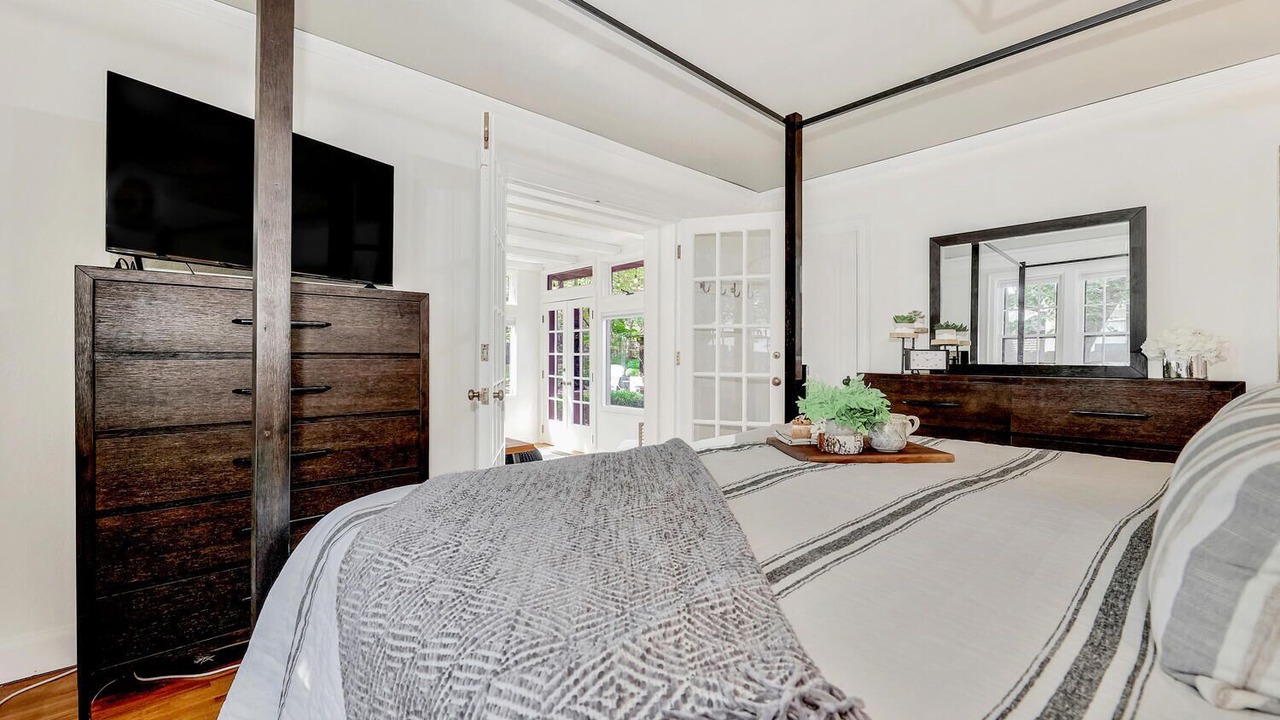 Photo of Bedroom in Sleepy Hollow