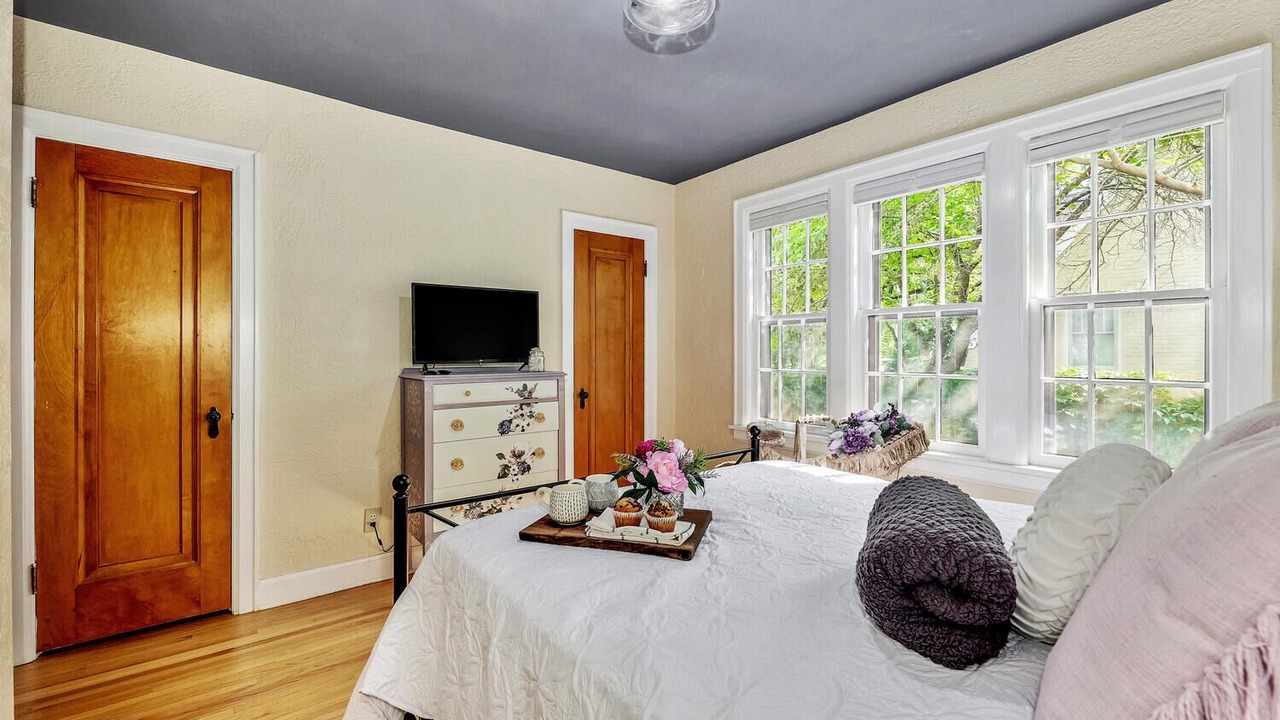 Photo of Bedroom in Sleepy Hollow