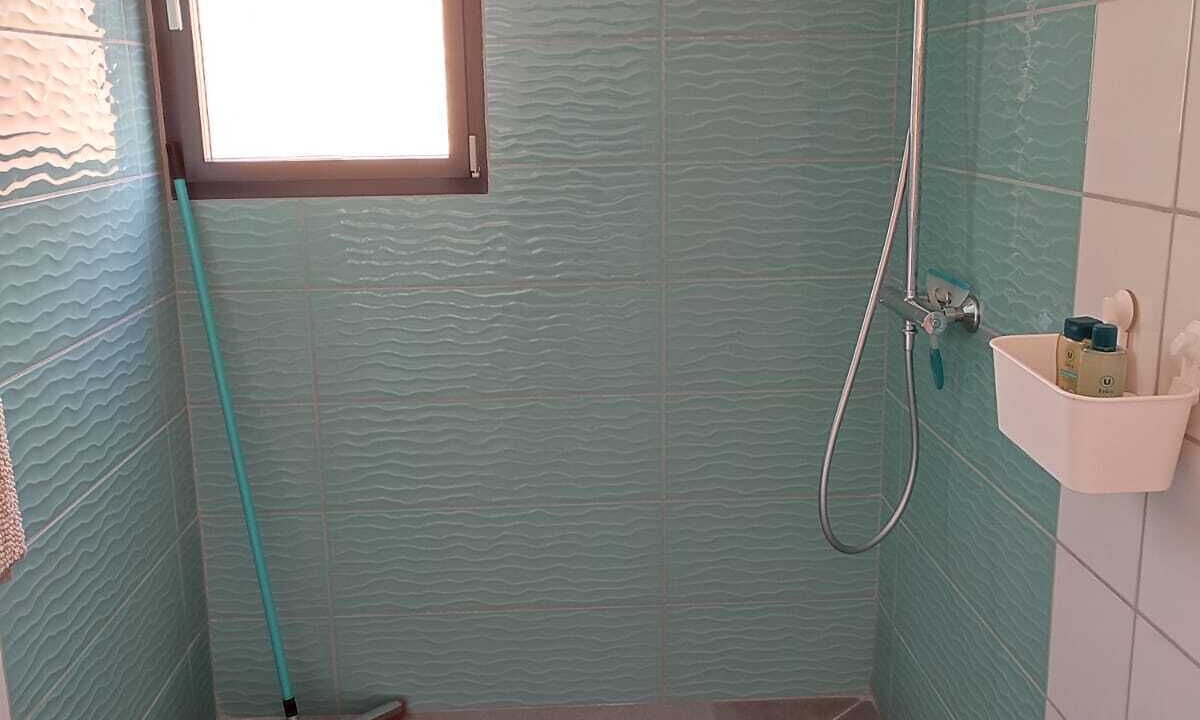 Photo of Bathroom in Saint Alban Auriolles