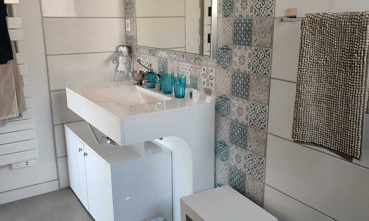 Photo of Bathroom in Saint Alban Auriolles