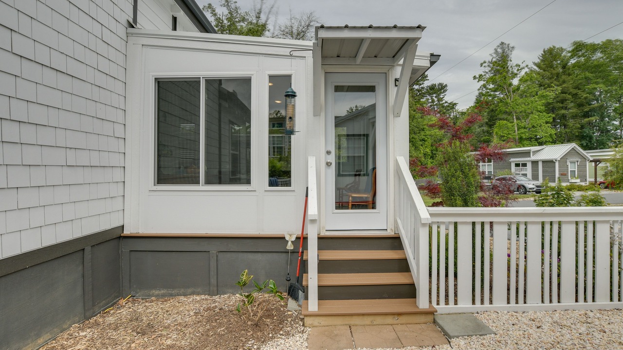 Photo of Outdoor in Upward