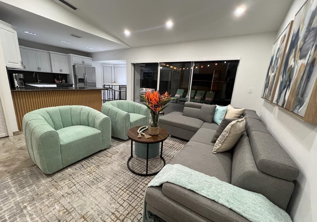 Photo of Livingroom in Richmond West