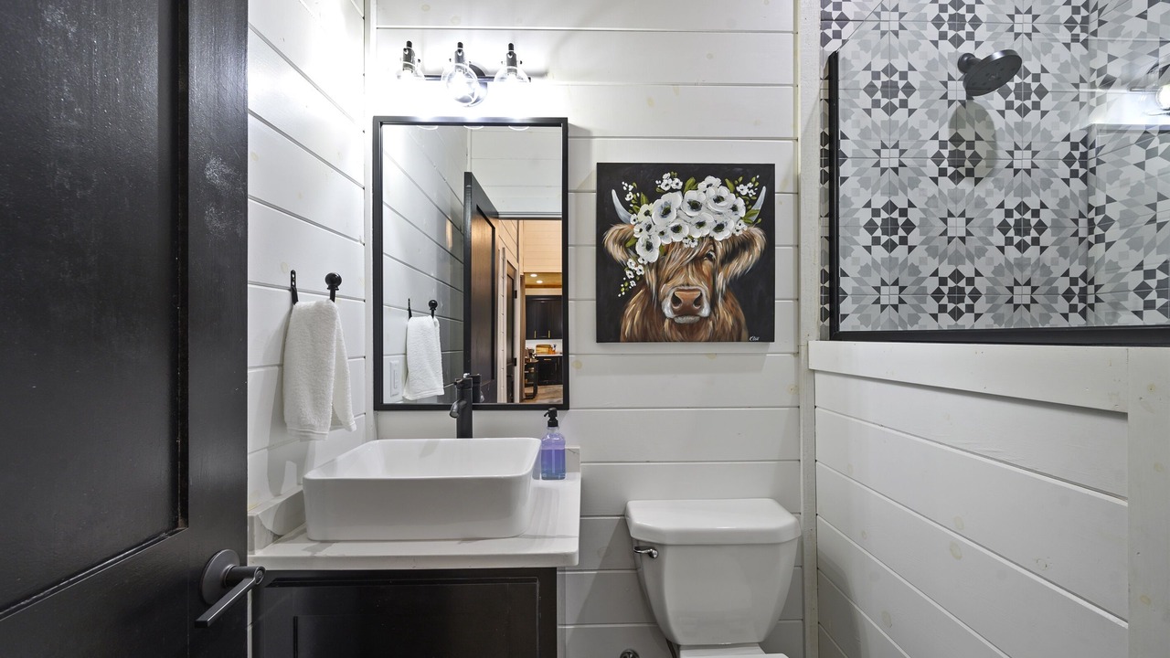 Photo of Bathroom in Broken Bow