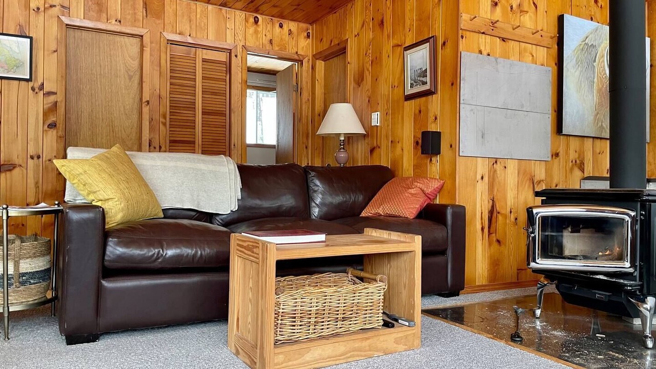 Photo of Livingroom in North Frontenac