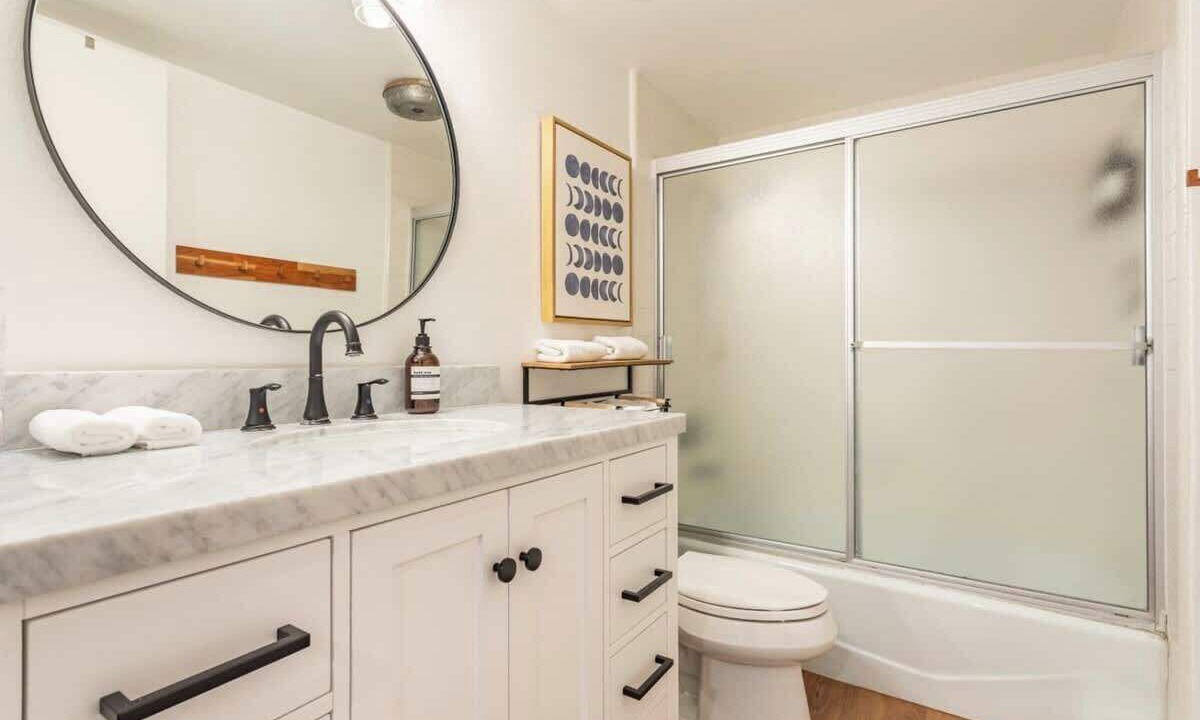 Photo of Bathroom in Gas Lamp Section