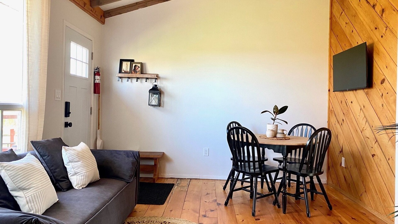 Photo of Livingroom in French River