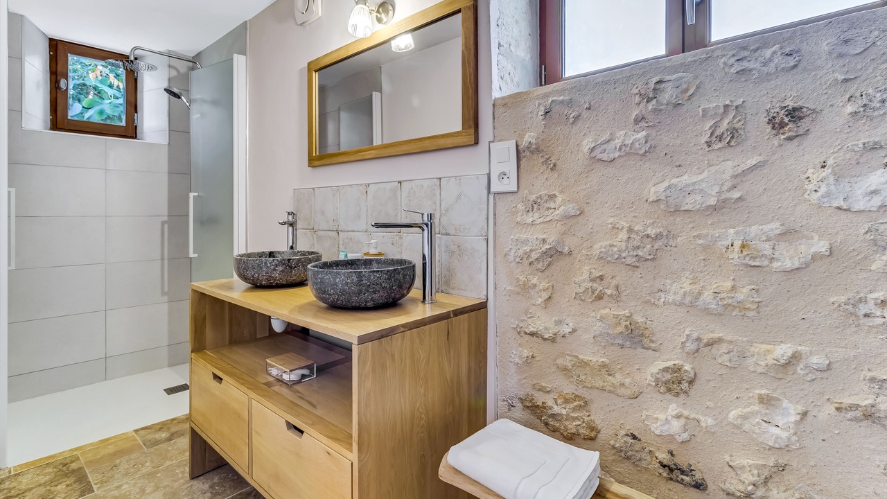 Photo of Bathroom in Saint-Leonard
