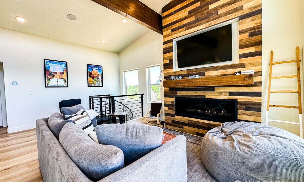 Photo of Livingroom in Mammoth Creek