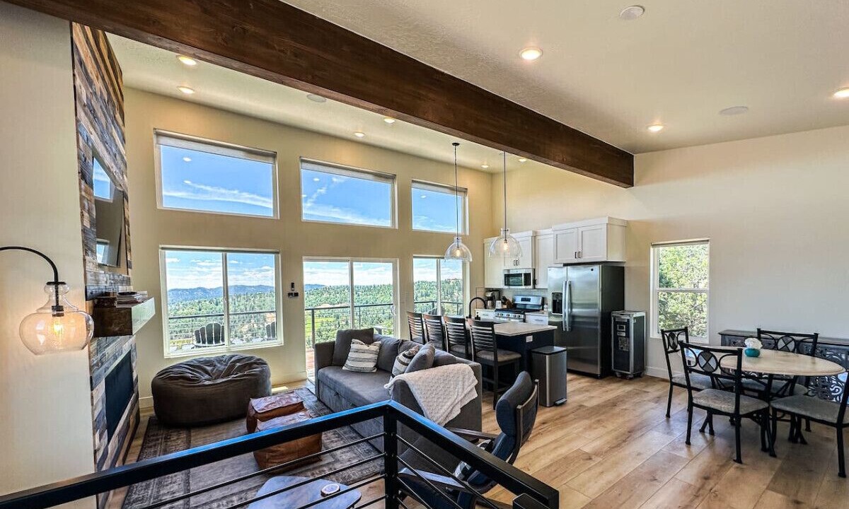 Photo of Livingroom in Mammoth Creek