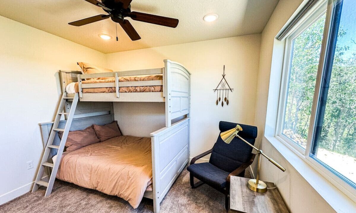 Photo of Bedroom in Mammoth Creek
