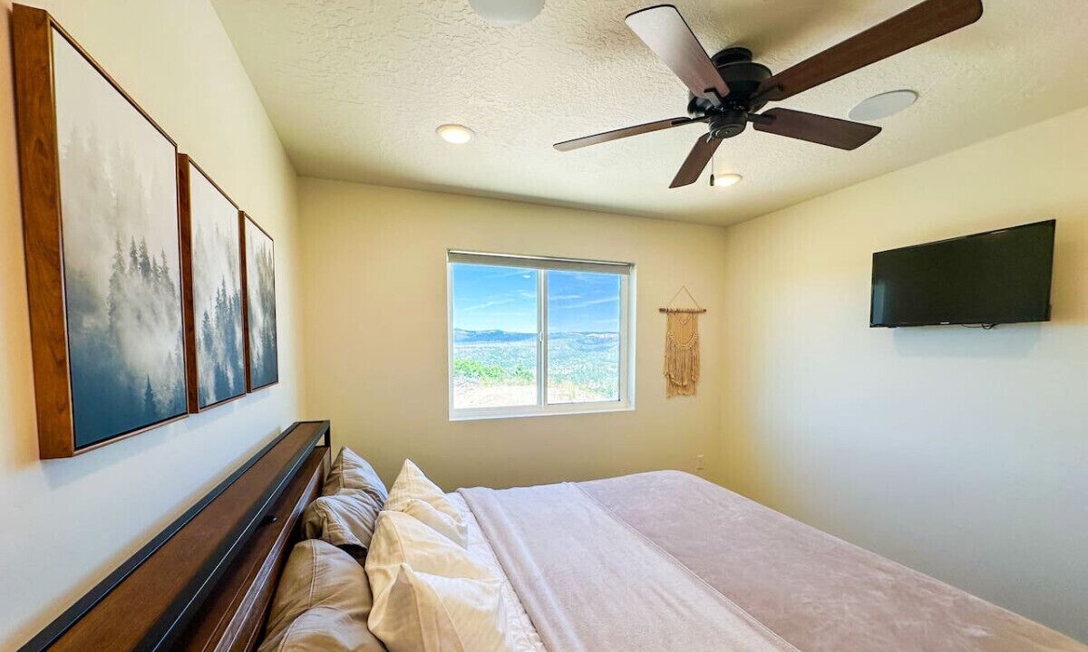 Photo of Bedroom in Mammoth Creek