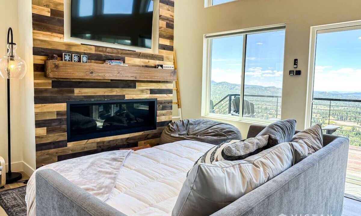 Photo of Bedroom in Mammoth Creek
