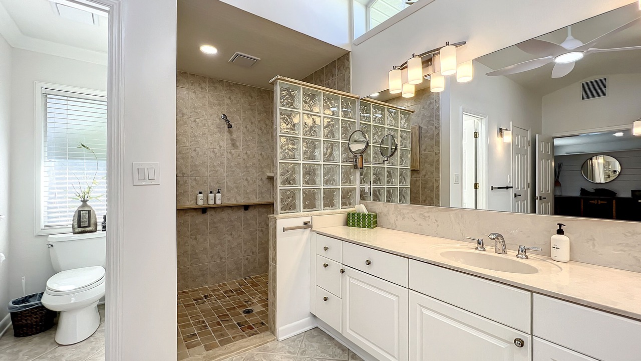 Photo of Bathroom in Cocoa Isles