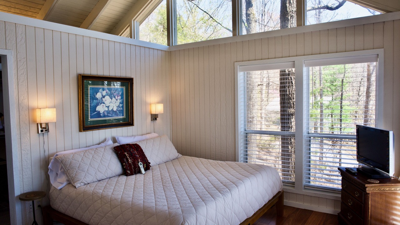 Photo of Bedroom in Sylvan Shores