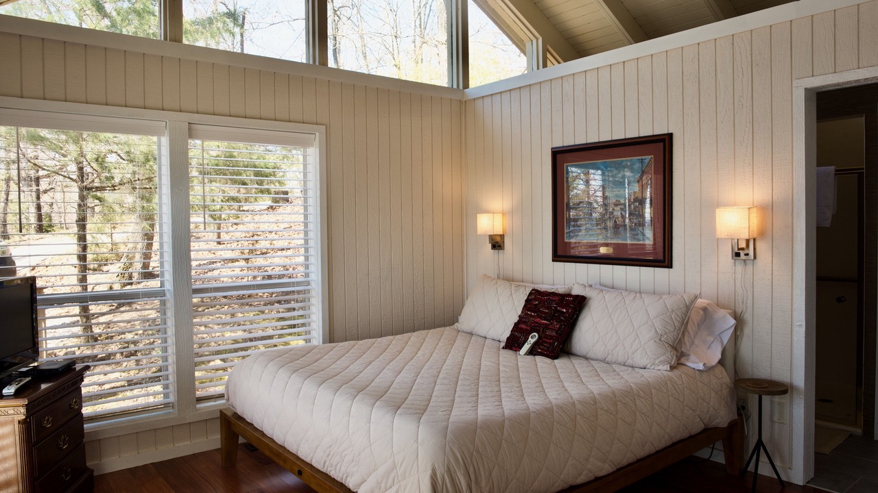 Photo of Bedroom in Sylvan Shores