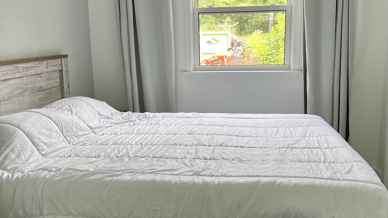 Photo of Bedroom in Front of Yonge