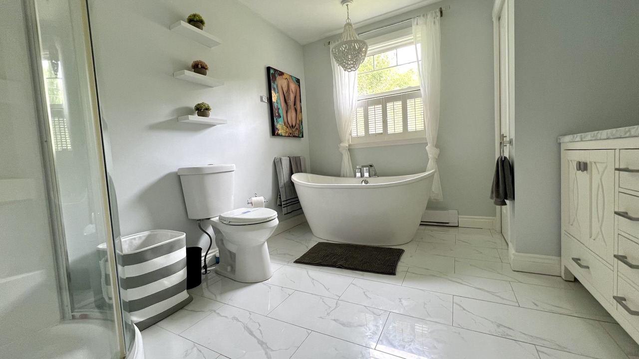 Photo of Bathroom in Front of Yonge