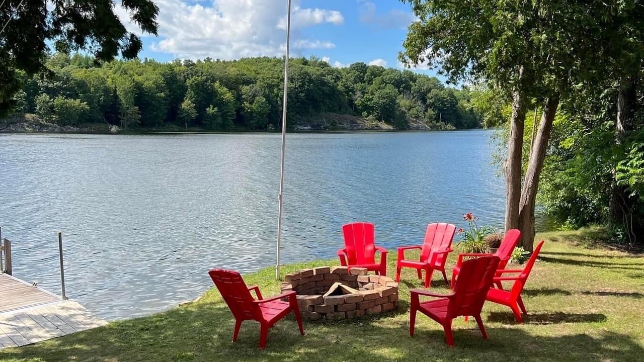 Photo of Outdoor in Front of Yonge