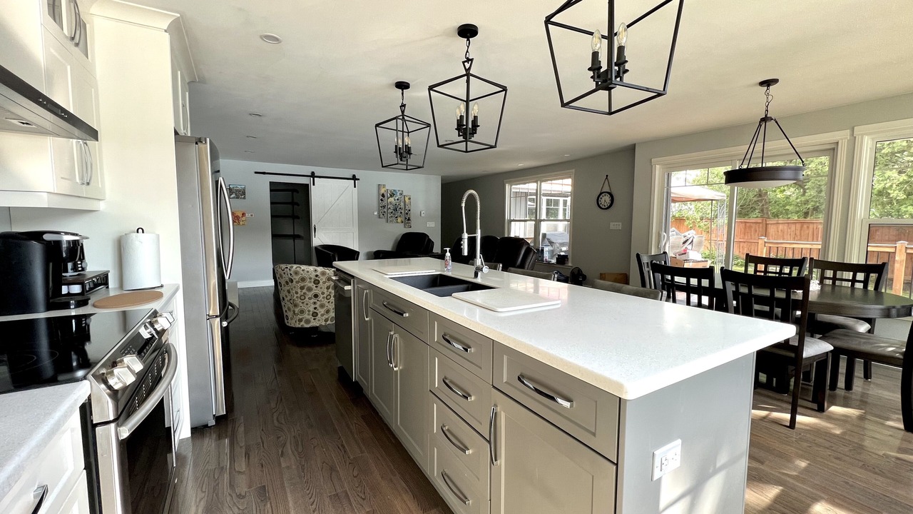 Photo of Kitchen in Front of Yonge