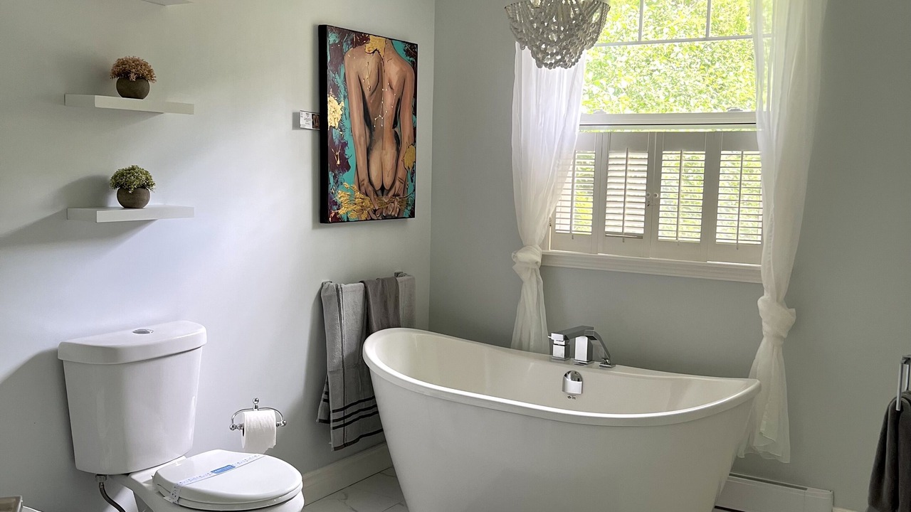 Photo of Bathroom in Front of Yonge