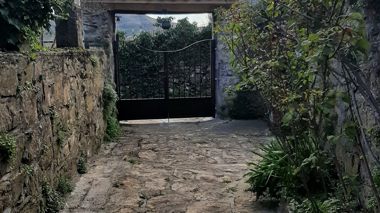 Photo of Outdoor in Vesseaux