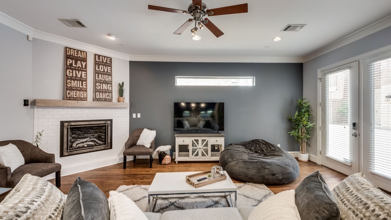 Photo of Livingroom in Knox - Henderson