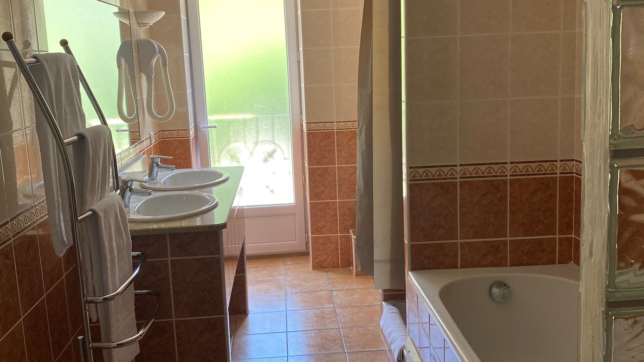Photo of Bathroom in Sainte-Lucie-de-Tallano
