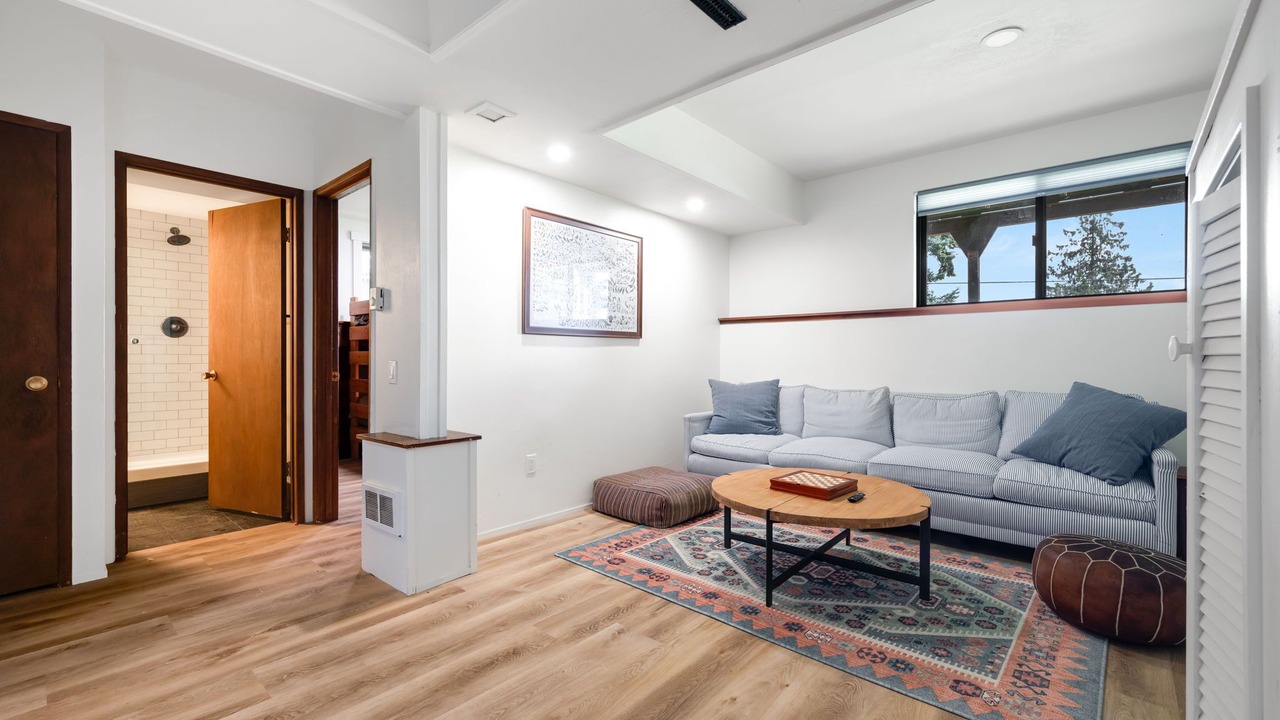 Photo of Livingroom in South Colby