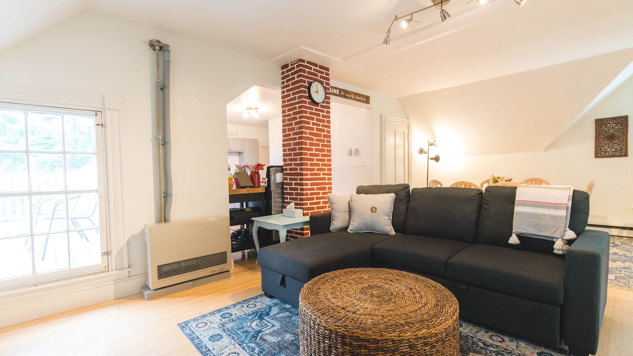 Photo of Livingroom in Back Cove